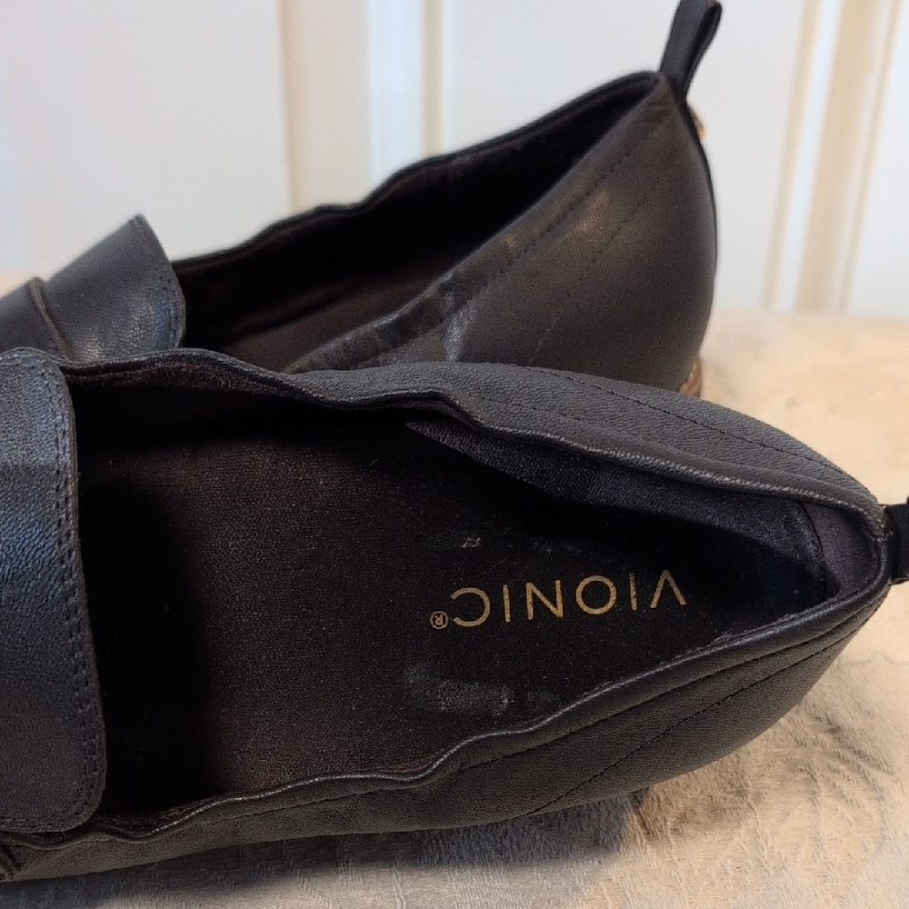 Vionic Women’s Classic Brown Loafers. - Picture 6 of 10